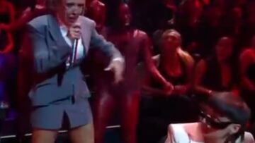 Video: Así fue la reacción de Peso Pluma al show de Doja Cat en los VMAs