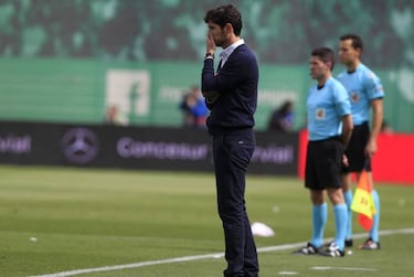 Betis sack Víctor Sánchez and bring in Alexis Trujillo