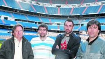 <b>DESDE DENTRO. </b>Anquela, Ernesto, Juanma y Nicolás quedaron impresionados por el Santiago Bernabéu.