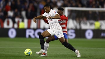 Martial, ante el Granada.