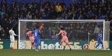 0-1. Leo Messi marcó el primer gol.