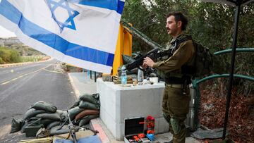 An Israeli soldier mans a checkpoint near the border with Lebanon, in northern Israel, November 1, 2023. REUTERS/Violeta Santos Moura TPX IMAGES OF THE DAY