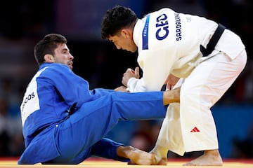 Gran Garrigós, de azul, durante el combate por la medalla de bronce. 