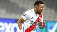 Paulo Díaz y José Paradela serán baja en la Libertadores