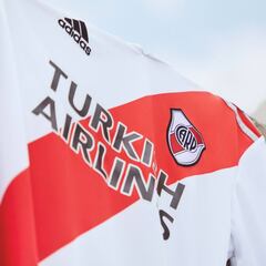 River presentó oficialmente su nueva camiseta titular