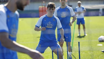 Riki Rodríguez, en un entrenamiento con el Deportivo.