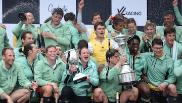 LONDON (United Kingdom), 13/04/2025.- Cambridge celebrate on the podium after winning the Oxford-Cambridge Boat Race on the Thames in London, Britain, 13 April 2025. The Boat Race is considered one of the world's oldest and most famous amateur sporting events between the UK's two oldest universities. 2025 sees the 170th men's and 79th women's Oxford and Cambridge boat races take place on the Thames. (Reino Unido, Londres) EFE/EPA/NEIL HALL