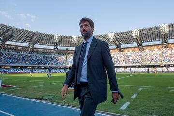 Los Agnelli, dueños de la FIAT y de la Juventus desde hace casi un siglo, son los absolutos dominadores del calcio italiano. Fue Giovanni Agnelli, a finales del siglo XIX, quien junto a varios amigos y socios fundaron la FIAT (las siglas de Fabbrica Italiana Automibili Torino). Dos años antes, 1897, había surgido una sociedad de deporte llamada Sport Club Juventus. Ambas entidades se unirían en 1923. Desde entonces ambas entidades marchan unidas de la mano y siempre bajo el amparo de la familia Agnelli. El actual presidente es Andrea Agnelli, cuya fortuna se estima entorno a algo más de 15.000 millones de euros.