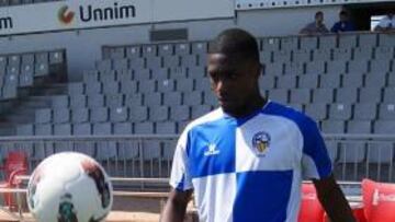 <b>BAJA. </b>Yann Songo'o, en el día de su presentación, no seguirá.