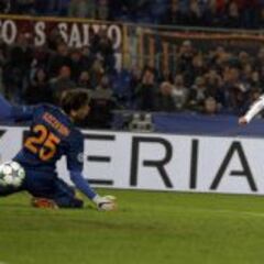 Chicharito igualó en dos meses su total de goles con el Madrid