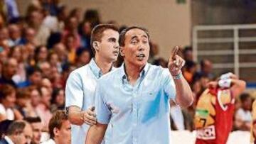 Dujsebaev dando instrucciones.