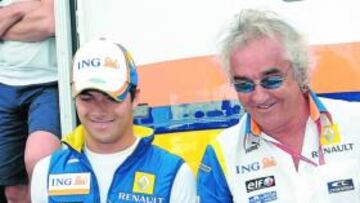 <b>APARENTE FELICIDAD. </b>Nelsinho y Flavio posan en el cumpleaños del brasileño en julio de 2008.