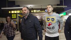 Guido Rodríguez, llegando a Sevilla.