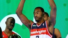 John Wall, con el trofeo de mejor mate de la noche. 