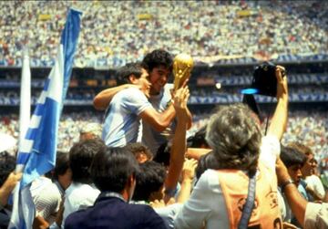 México fue testigo de cómo Maradona se convirtió en leyenda al hacer Campeón a Argentina. La Albiceleste venció a Alemania 3-2 y logró su segundo campeonato Mundial teniendo al ‘10’ como el jugador sensación del certamen.