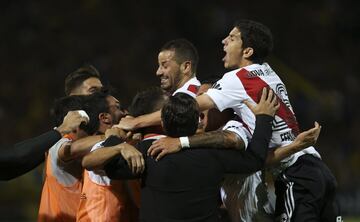 1-0. Gonzálo Martínez celebró que marcó el primer gol de penalti.