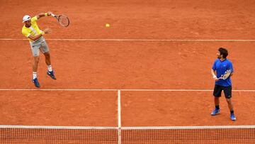 Feliciano y Marc López, durante la semifinal de dobles.