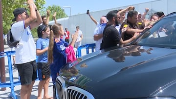 También es único fuera del campo: Vinicius se lleva una ovación del madridismo en Valdebebas