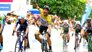 William Mu&ntilde;oz celebra su victoria en la primera etapa de la Vuelta a Colombia.