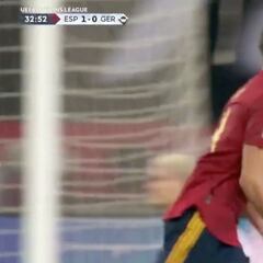 El hat-trick de época de Ferran a una tetracampeona del mundo con un abuso de jugada final