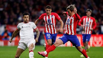 Soccer Football - Copa del Rey - Semi Final - First Leg - Atletico Madrid v Athletic Bilbao - Metropolitano, Madrid, Spain - February 7, 2024 Atletico Madrid's Antoine Griezmann in action with Athletic Bilbao's Yuri Berchiche REUTERS/Juan Medina