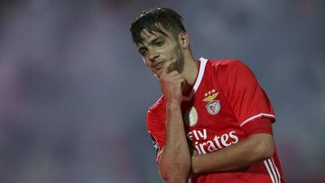 Contragolpe letal del Benfica que termina en gol de Jiménez