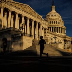 What happens in case of a tie in the Senate and the House of Representatives?