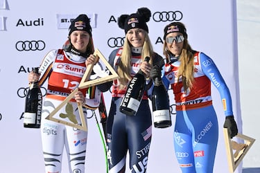 Emma Aicher, Lindsey Vonn y Sofia Goggia durante el descenso femenino de la Copa del Mundo de Esquí Alpino Audi FIS el 13 de diciembre de 2025 en St Moritz.