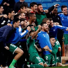 La prensa atiza: 'Real Desastre'