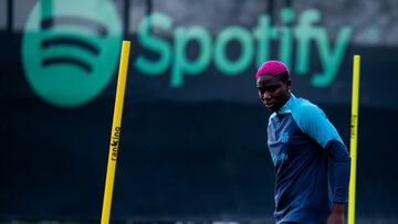 Oshoala, durante el entrenamiento de ayer con el Barcelona.