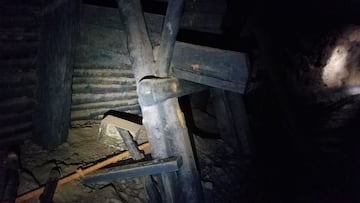 Hallan algo azul brillante en una mina del siglo XIX y no se sabe qué es.