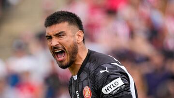 GIRONA, 05/04/2025.- El portero del Girona, Paulo Gazzaniga, durante el partido de LaLiga entre el Girona y el Deportivo Alavés este sábado en el estadio Montilivi en Girona. EFE/ David Borrat