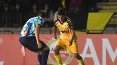 Picture released by Photosport showing Sportivo Luqueno's defender Alexis Villalba (L) and Coquimbo's forward Martin Mundaca