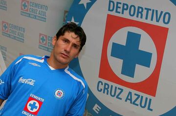 El defensa central boliviano tuvo un fugaz paso por el futbol mexicano. Raldes llegó a Cruz Azul para afrontar la parte final del Clausura 2009. El zaguero no pudo causar impacto en la Máquina y se marchó acabando la temporada.