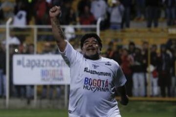 Así jugó Diego Maradona en el estadio de Techo