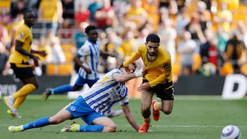 Soccer Football - Premier League - Wolverhampton Wanderers v Brighton & Hove Albion - Molineux Stadium, Wolverhampton, Britain - May 10, 2025 Brighton & Hove Albion's Mats Wieffer in action with Wolverhampton Wanderers' Rayan Ait-Nouri Action Images via Reuters/Jason Cairnduff EDITORIAL USE ONLY. NO USE WITH UNAUTHORIZED AUDIO, VIDEO, DATA, FIXTURE LISTS, CLUB/LEAGUE LOGOS OR 'LIVE' SERVICES. ONLINE IN-MATCH USE LIMITED TO 120 IMAGES, NO VIDEO EMULATION. NO USE IN BETTING, GAMES OR SINGLE CLUB/LEAGUE/PLAYER PUBLICATIONS. PLEASE CONTACT YOUR ACCOUNT REPRESENTATIVE FOR FURTHER DETAILS..