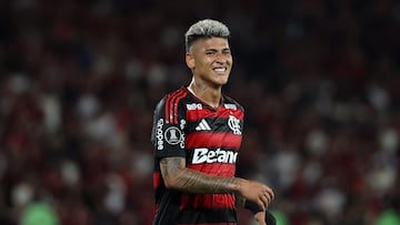 RIO DE JANEIRO, BRAZIL - OCTOBER 22: Jorge Carrascal of Flamengo reacts during the Copa CONMEBOL Libertadores 2025 first-leg semi-final match between Flamengo and Racing Club at Maracana Stadium on October 22, 2025 in Rio de Janeiro, Brazil. (Photo by Wagner Meier/Getty Images)