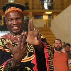 Príncipe Bantú de Camerún se declara aficionado de Tigres