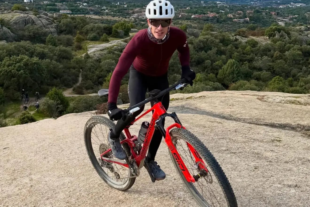 Marc Márquez vuelve a entrenar con la bicicleta.