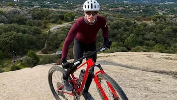 Marc Márquez vuelve a entrenar con la bicicleta.