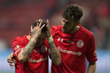 Si un equipo sabía cómo romper la ‘Maldición del Superlíder’ ese era Toluca. Los ‘Diablos’ ya han logrado conquistar el título de la Liga MX en tres ocasiones después de haber sido los mejores de la fase regular. Sin embargo, en esta ocasión los ‘Choriceros’ fueron una víctima más de esta tendencia. En 44 finales de torneos cortos, sólo en 7 ocasiones el líder general se ha conseguido coronar con el título.