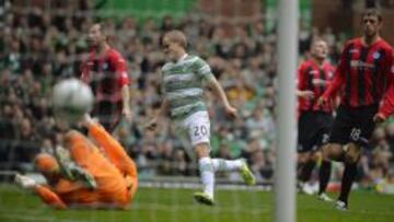 Teemu Pukki celebra el gol conseguido contra el St. Johnstone.