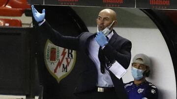 Paco J&eacute;mez, dando instrucciones contra el Fuenlabrada.