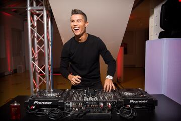 MADRID, SPAIN - SEPTEMBER 07:  Crisitiano Ronaldo celebrates the launch of his new frangrance CR7 on September 7, 2017 in Madrid, Spain.  (Photo by David Ramos/Getty Images for CR7)