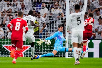 El guardameta del Real Madrid hizo seis paradas, cuatro en el primer cuarto de hora. El portero belga, MVP del partido.