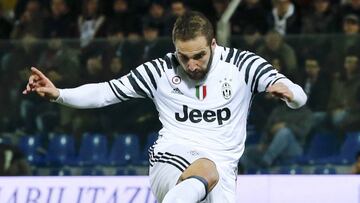 Un doblete de Higuaín refuerza el liderato de la Juventus