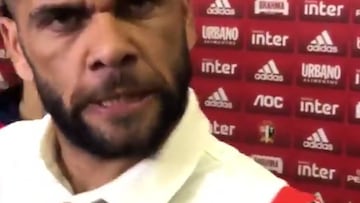 El extraño tic de Dani Alves durante una entrevista