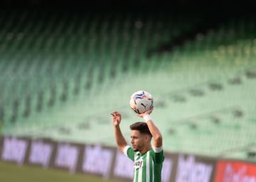 Real Betis' Spanish midfielder Sergio Canales prepares to throw in during the Spanish league football match between Real Betis and Valladolid at the Benito Villamarin stadium in Sevilla on September 20, 2020. (Photo by CRISTINA QUICLER / AFP)