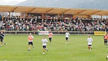 <b>SE PERFILA EL ONCE. </b>En el entrenamiento vespertino el Madrid ensayó movimientos divididos en dos equipos, formados por presuntos titulares y posibles suplentes.