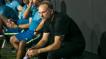 El mal arranque de La Fiera, sumado a su último mal semestre, causa preocupación en Grupo Pachuca y este martes se reunirán para decidir el futuro del entrenador esmeralda.